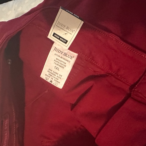 Plus size Judy Blue Ruby Heart Pocket Tummy Control Shorts - Picture 2 of 5